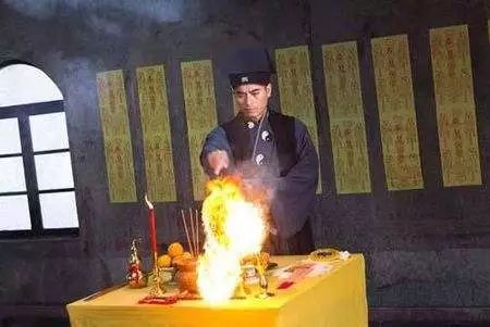 医圣故事丨石毛姜治“鬼剃头”