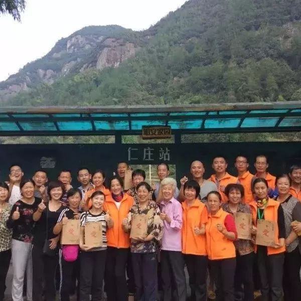 姜/薑:果珍李柰 菜重芥薑。许慎《说文》,《齐民要术》“种姜” 姜/薑:果珍李柰 菜重芥薑。许慎《说文》,《齐民要术》“种姜”