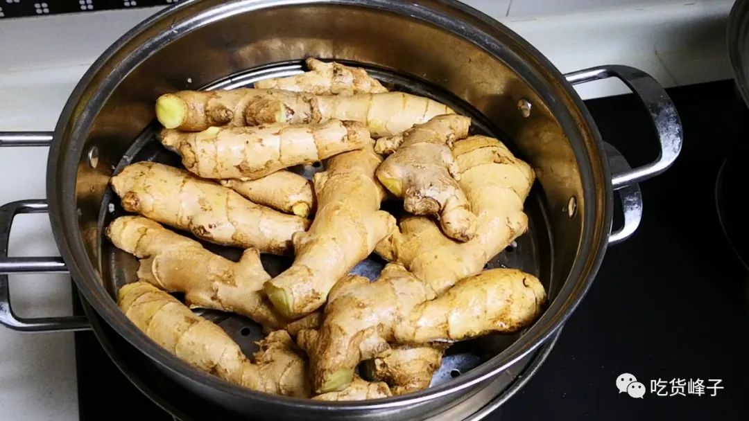 生姜放锅里蒸一蒸，作用拿钱都买不到，80岁奶奶偷教妙招，真管用