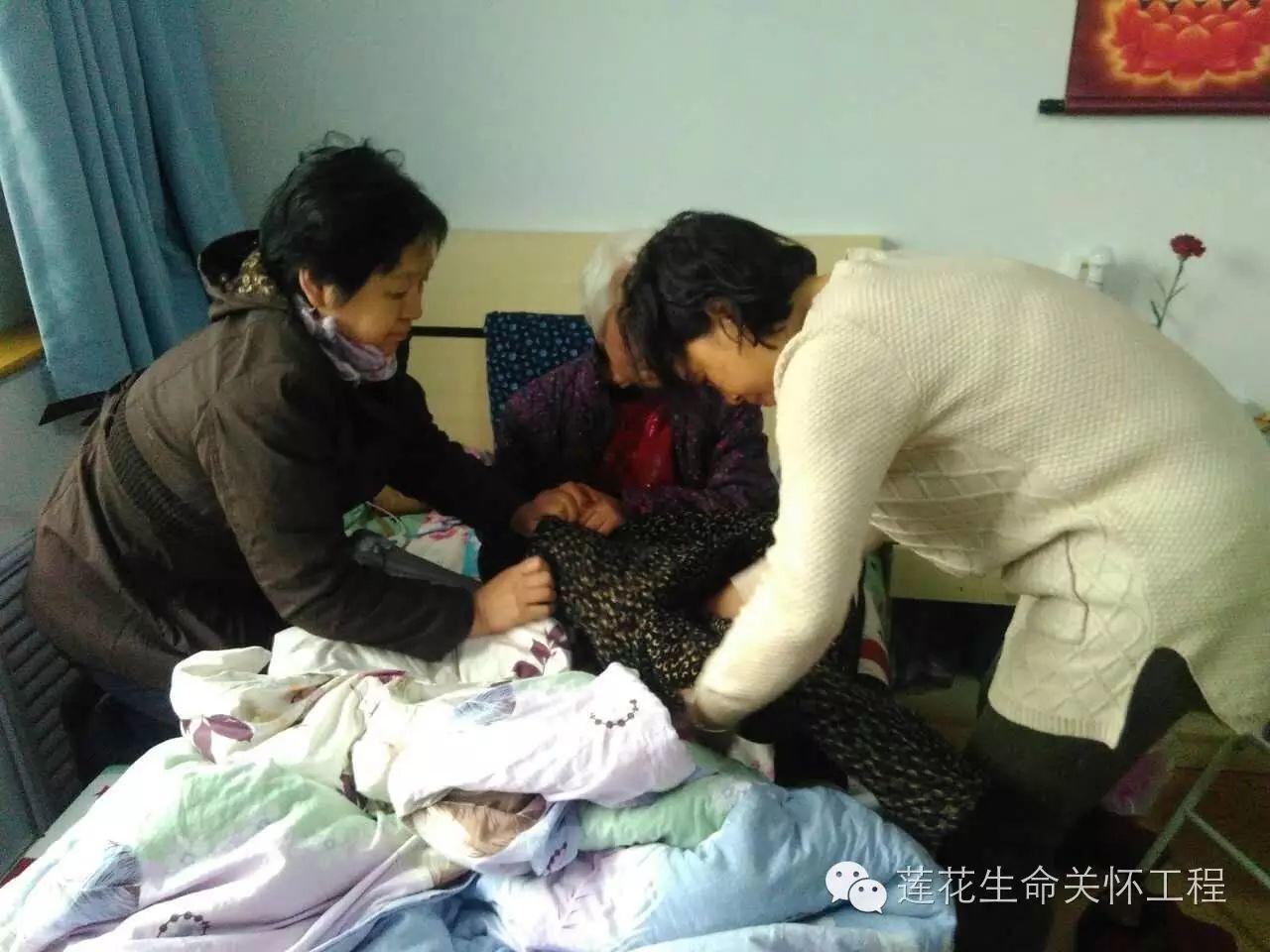 走进莲花养老公寓的胡秀兰爱心团队原始点志愿者服务队 走进莲花养老公寓的胡秀兰爱心团队原始点志愿者服务队