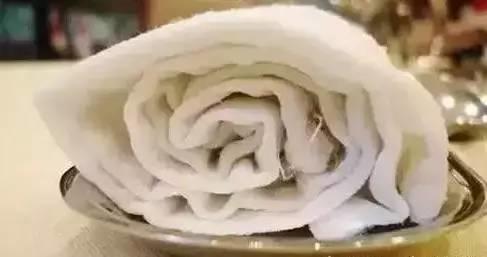 生姜片敷在“肚脐”上，多个奇迹出现了！