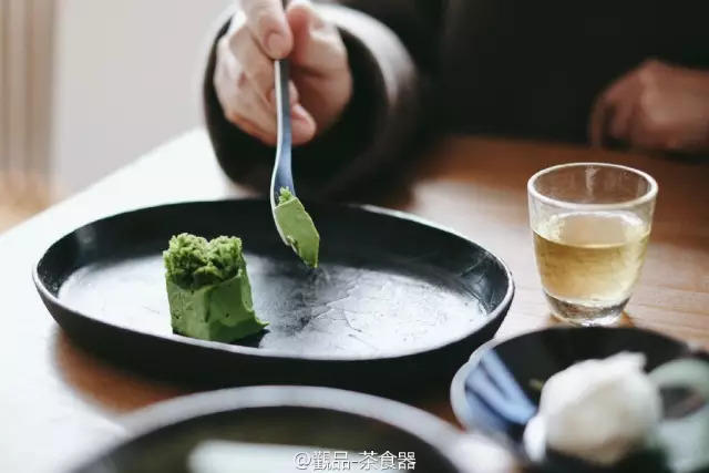这家咖啡店不卖咖啡，敢给客人生吃生姜，却引来各路女神打卡，连陈奕迅老婆都到门口街拍
