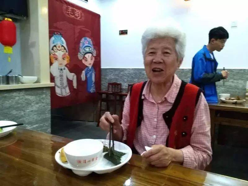 仙居清心素食免费用餐!感恩老师! 9月10日凭教师证在仙居清心素食餐厅免费用餐。 仙居清心素食免费用餐!感恩老师! 9月10日凭教师证在仙居清心素食餐厅免费用餐。