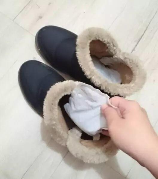 「用過的暖暖包」先別丟！2個「隱藏版暖暖包神奇用途」再也捨不得丟掉！暖暖包一般發熱大約在8-12小時，不熱後其實還有多種妙用。