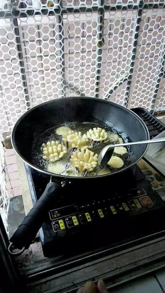 原始点佳肴：劲辣菊花茄子