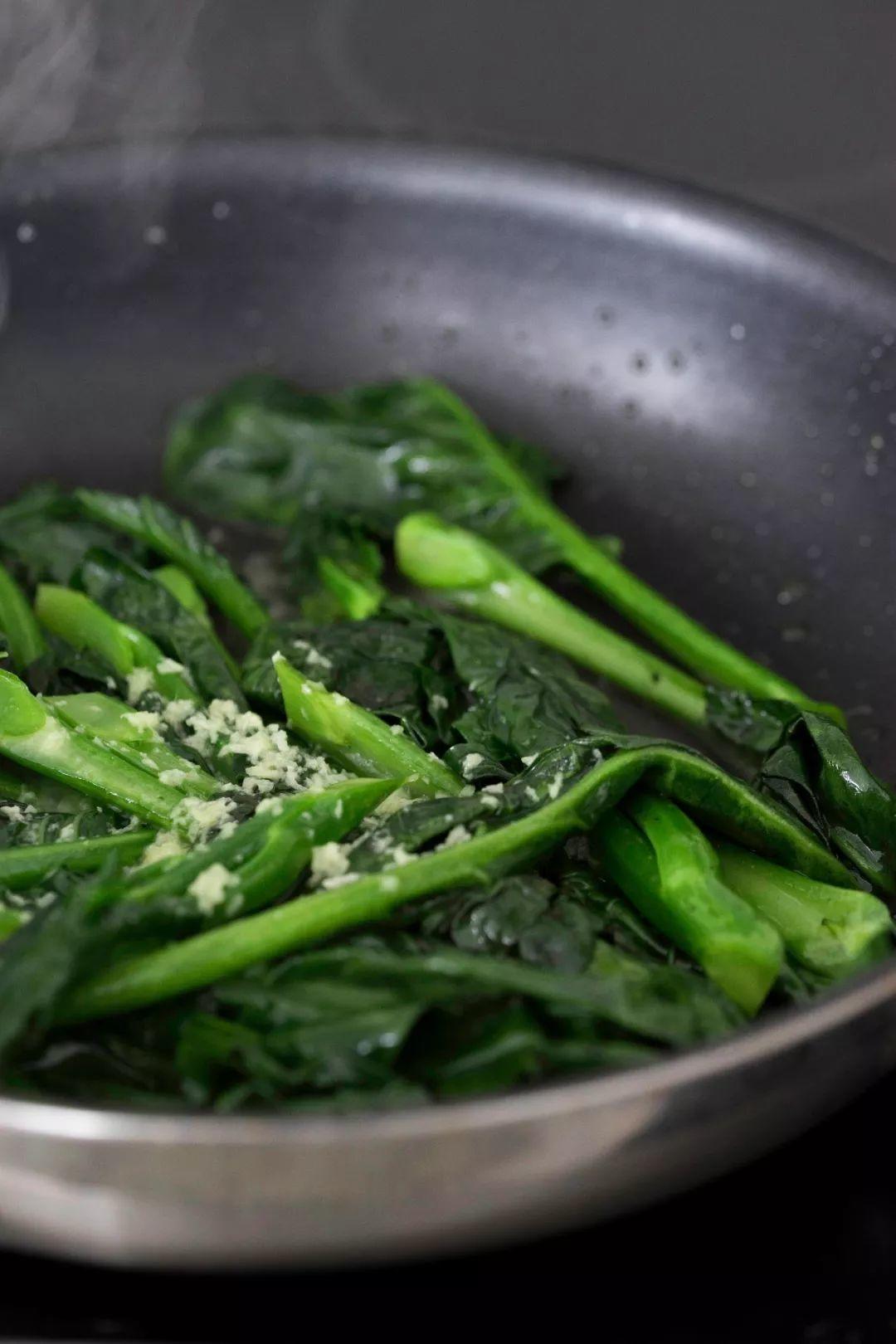 怎么炒一盘好吃到上天的姜汁芥兰? 怎么炒一盘好吃到上天的姜汁芥兰?