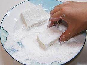 姜汁铁板豆腐的做法 步骤1