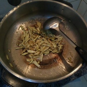 姜芽炒鸡蛋的做法 步骤3