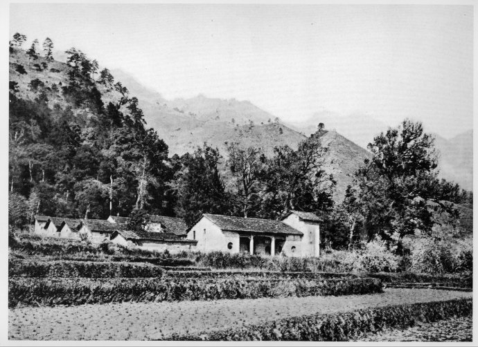 虚云和尚长寿、养生修行秘笈：自己以百余岁高龄，率先垂范，秉承百丈怀海祖师“一日不作，一日不食”祖训，勤事农禅。